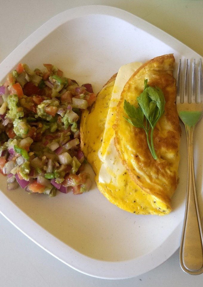 Una foto de Omelette de queso panela con guacamole 😋