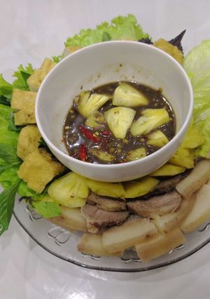 Hình của món Thịt luộc mắm nêm.