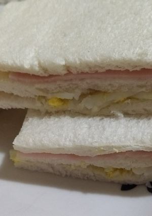 Una foto de Sandwiches de miga