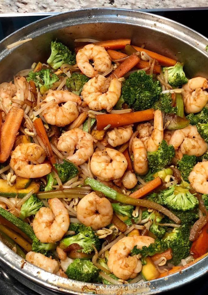 Una foto de Chop suey frito de Camarón