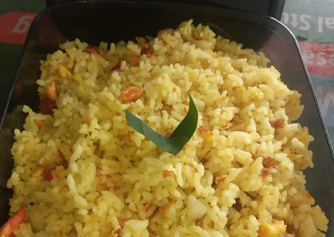 Nasi goreng kuning