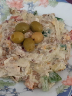 Una foto de Ensalada de lentejas con salsa de yogur