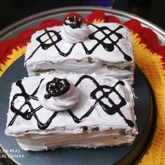 A picture of Eggless vanilla pastry cake.