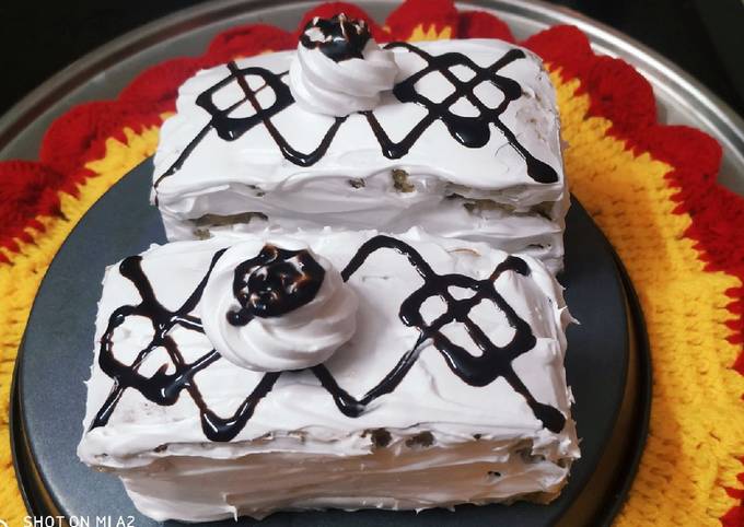 Eggless vanilla pastry cake