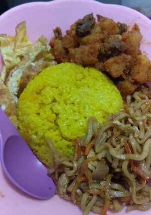 Foto resep Nasi Kuning Praktis masak pakai Magicom