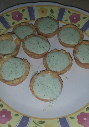 Una foto de Tartaletas rellenas de mousse de limón y menta