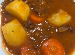 Una foto de Estofado de carne con verduras