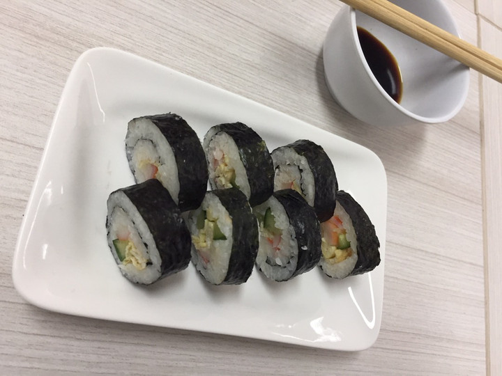 Cara Gampang Membuat Simple Sushi Roll yang Lezat Sekali