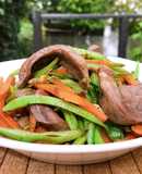 Tim Heo Xào Đậu Que Cà Rốt