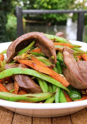 Hình của món Tim Heo Xào Đậu Que Cà Rốt.