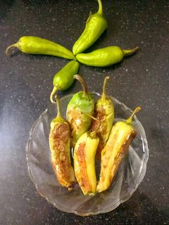 સ્ટફ મરચા વીથ પોટેટો (Stuffed Marcha With Potato Recipe In Gujarati) રેસીપી મુખ્ય ફોટો