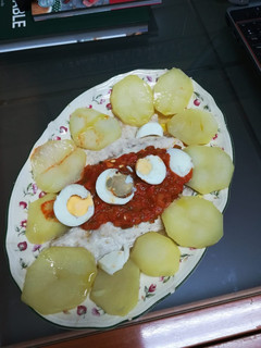 Foto principal de Dorada al vapor con pisto de verduras, patatas y huevo duro. Receta Thermomix
