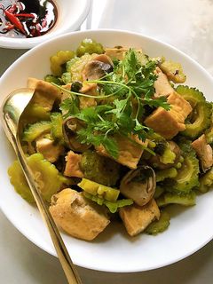 Hình của món Đậu kho nấm khổ qua.