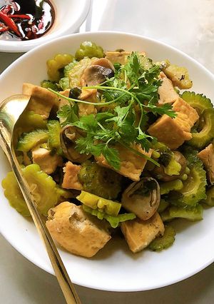Hình của món Đậu kho nấm khổ qua.