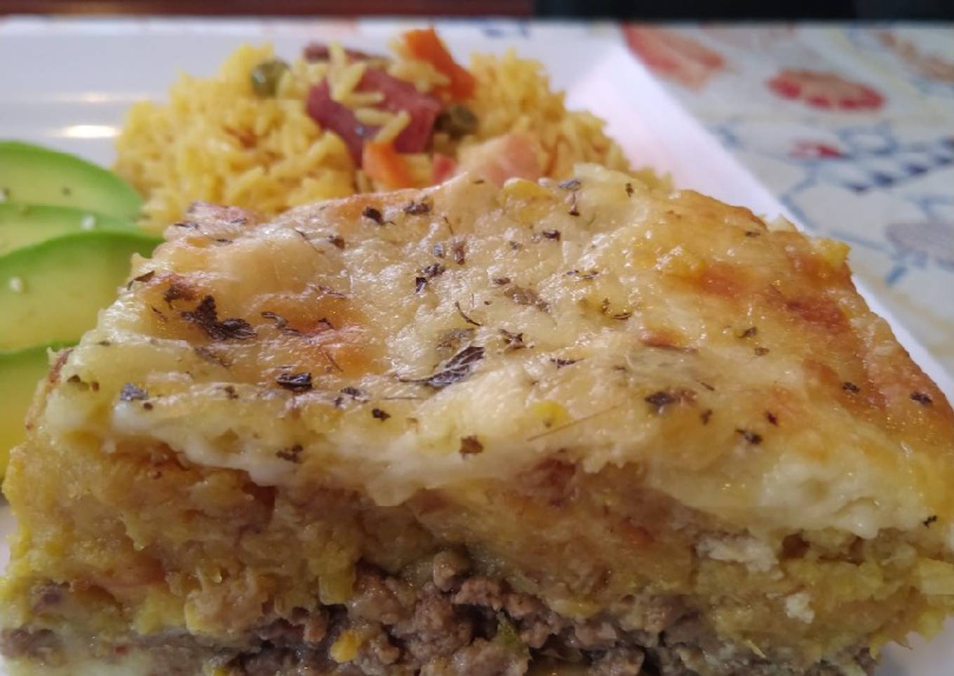 Pastelón de amarillo
