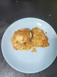 Una foto de Huevos rellenos con gambones y verduras