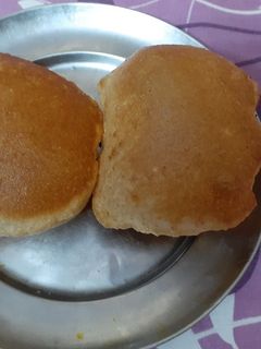 आटे की पूरी(aate ki poori recipe in hindi) रेसिपी मुख्य फोटो