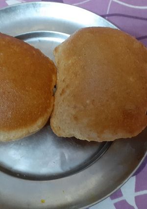आटे की पूरी(aate ki poori recipe in hindi) रेसिपी मुख्य फोटो
