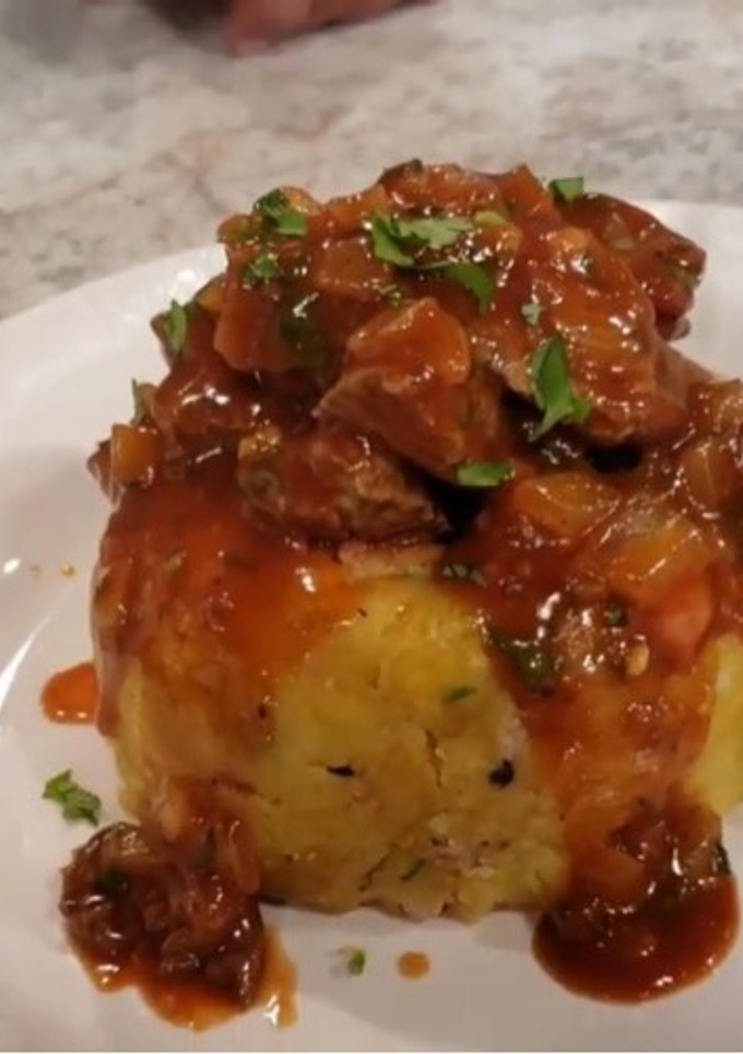 Una foto de Mofongo Relleno de churrasco al estilo de PUERTO RICO