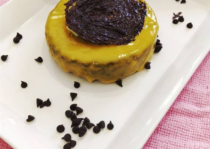 Cookie cake with mango glaze