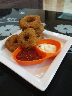 வெங்காய(சிக்கன்,சஸ்) டோனட் (Onion Donut Recipe in Tamil) செய்முறை முக்கிய புகைப்படம்