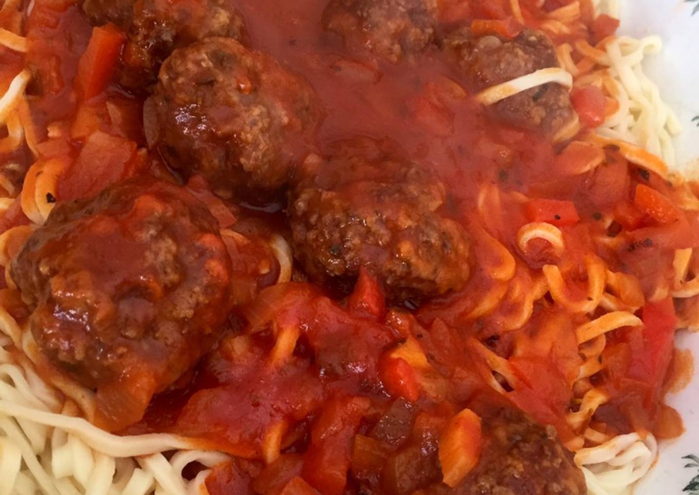 Albóndigas de carne en salsa de tomate