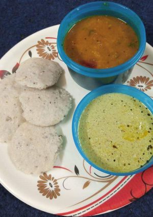 A picture of Idli sambhar.