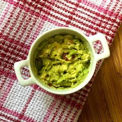 A picture of Guacamole {Vegan}.