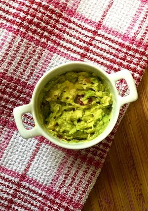 A picture of Guacamole {Vegan}.