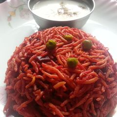 A picture of Beetroot peas pulao.