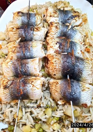Une photo de Brochettes de Latcha au four accompagné des légumes et riz basmati
