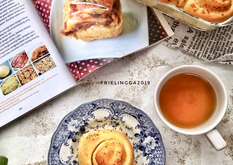 Cheesy garlic roll bread