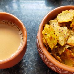 A picture of Leftover chapati crisps.