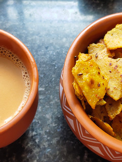 A picture of Leftover chapati crisps.