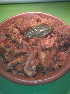 Una foto de Conejo de monte con tomate, frita de conejo