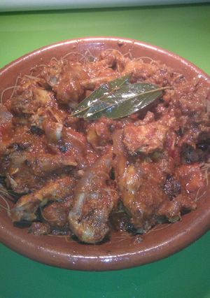 Una foto de Conejo de monte con tomate, frita de conejo