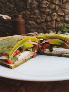 Una foto de Sándwich de nopal