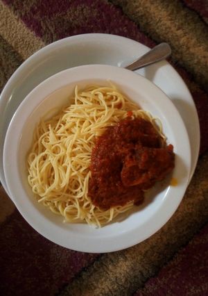 A picture of White spaghetti and stew.