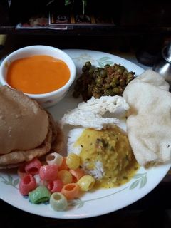 आमरस पुरी (aamras puri recipe in marathi) रेसिपी चे मुख्य फोटो 