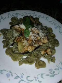 Una foto de Pasta con berenjena y pollo