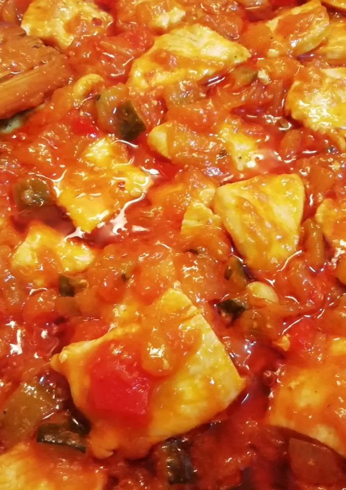 Una foto de Pisto de calabacín con pollo