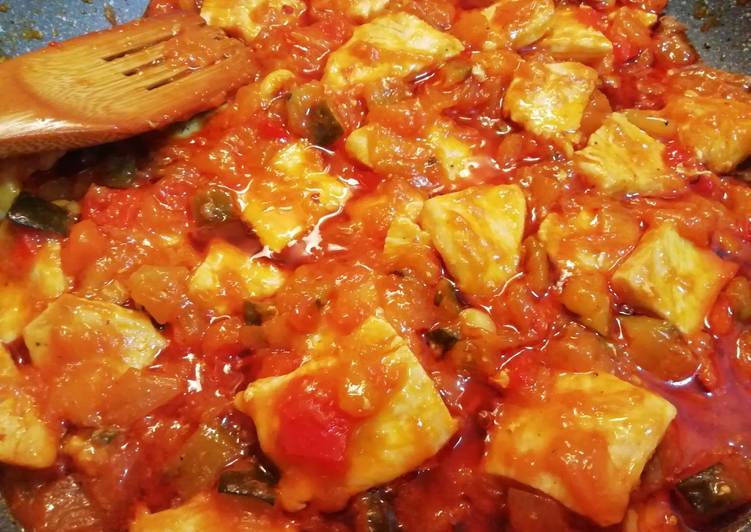 Pisto de calabacín con pollo