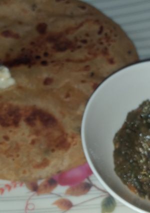 बथुए का साग (bathue ka saag recipe in Hindi) रेसिपी मुख्य फोटो