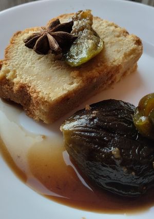 Una foto de Brevas en almíbar🍯🥮🍧