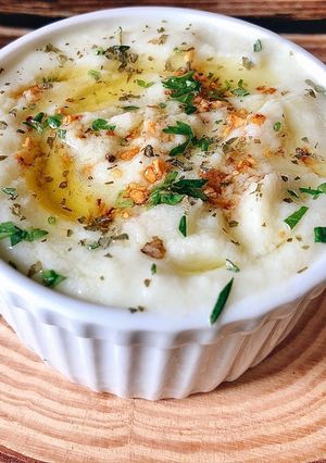 Hình của món Bông Cải Nghiền Bơ Tỏi (Garlic Butter Mashed Cauliflower).