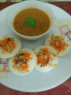 A picture of Idli-sambhar.