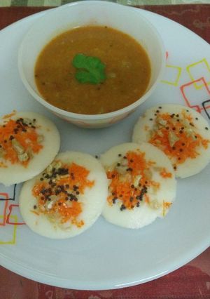 A picture of Idli-sambhar.