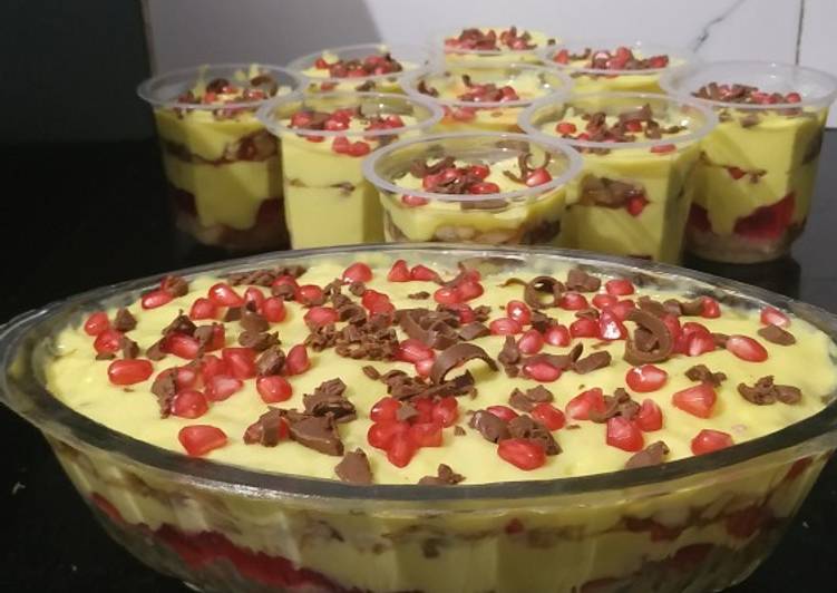 Step-by-Step Guide to Prepare Award-winning Fruit custard trifle