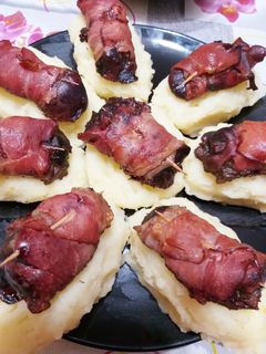 O poză a rețetei Rulouri cu ficăței de pui în bacon🥓 cu piure de cartofi🥔.