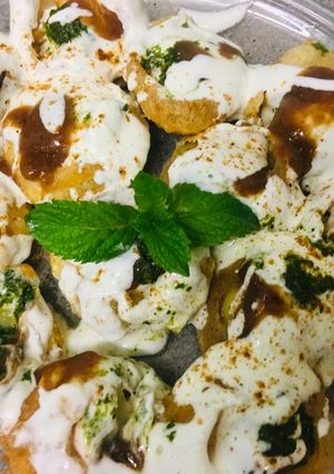 A picture of Chatpatti golgappa chaat.